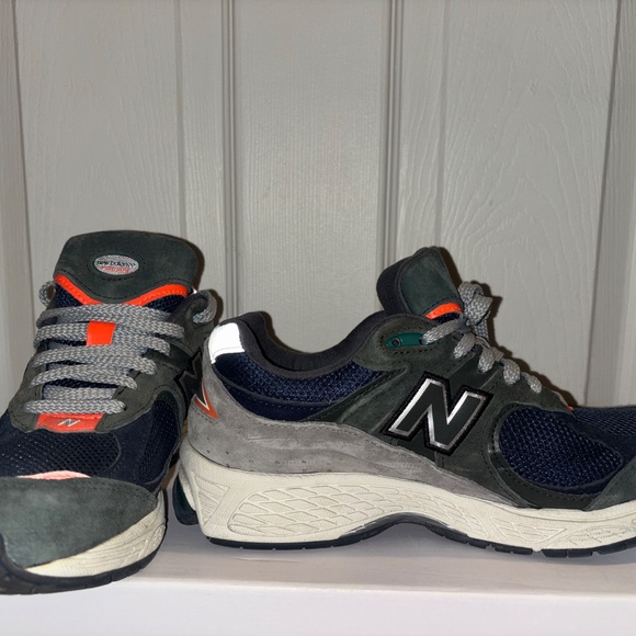 New Balance 2002R - Picture 2 of 4